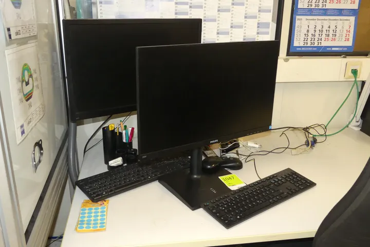 2x Technikset (Monitor, Tastatur, Maus)